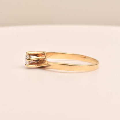 18K Yellow Gold Diamond Solitaire Engagement Ring with 6-Prong Spiral Setting, Size 7.5 on a White Background