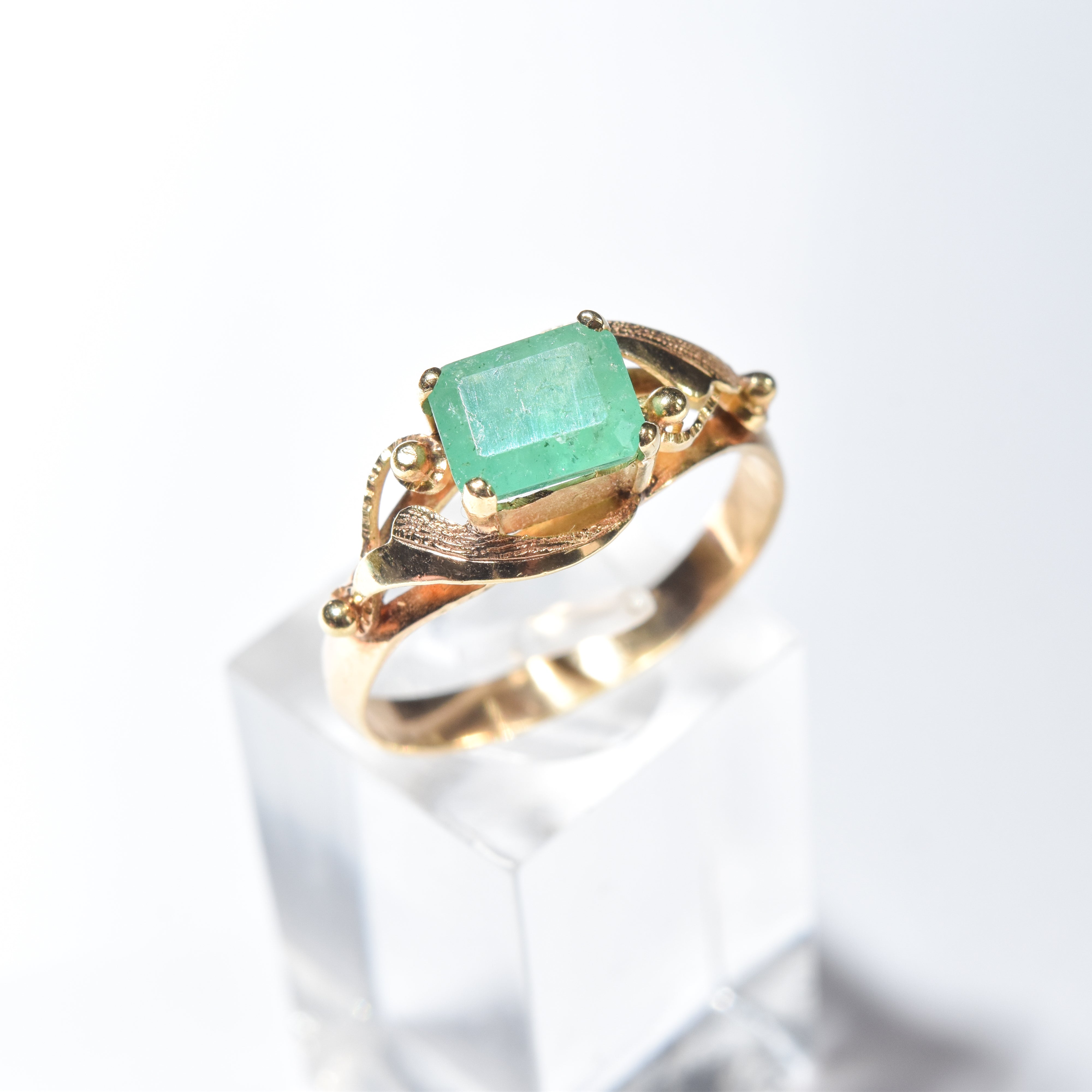 18k-emerald-324-03.jpg