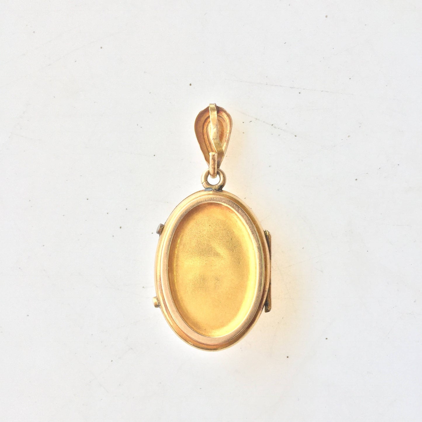 10 karat gold Victorian oval locket pendant charm necklace keepsake gift