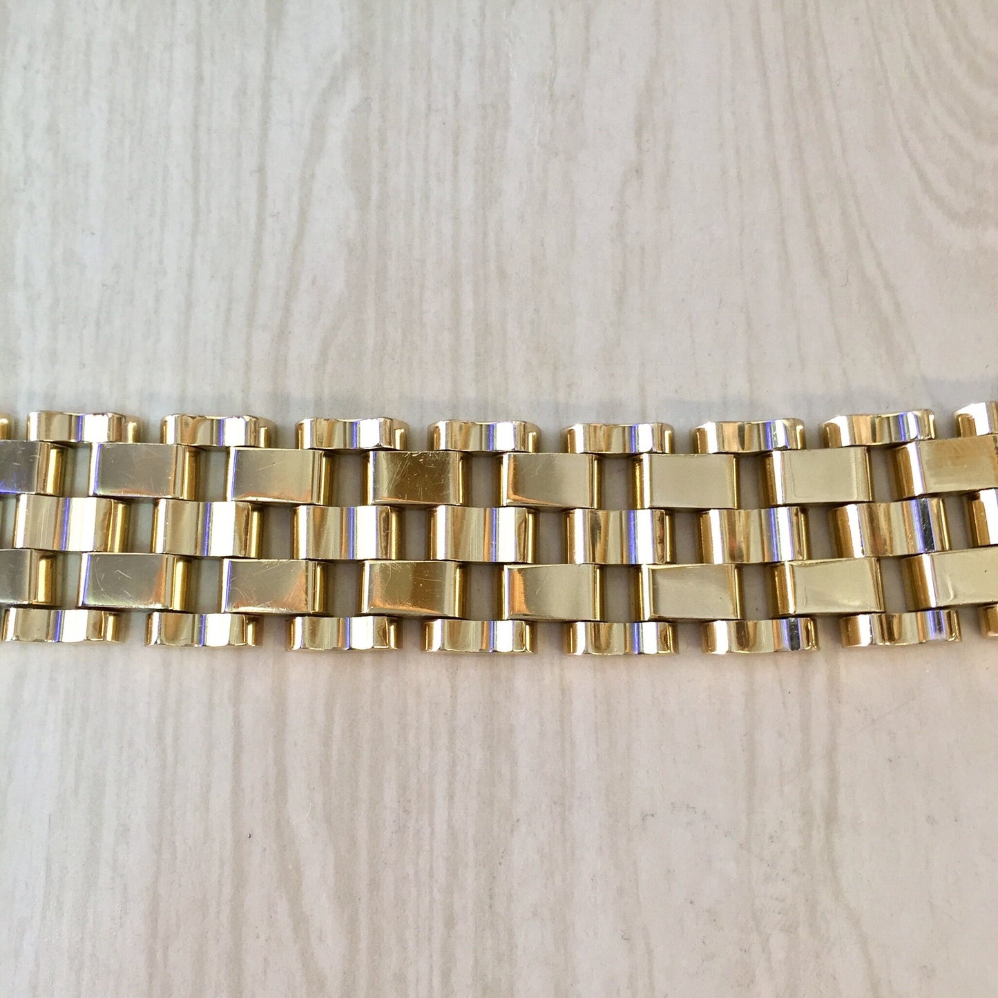 Vintage gold-toned chunky link chain bracelet, suitable as a gift for Mom