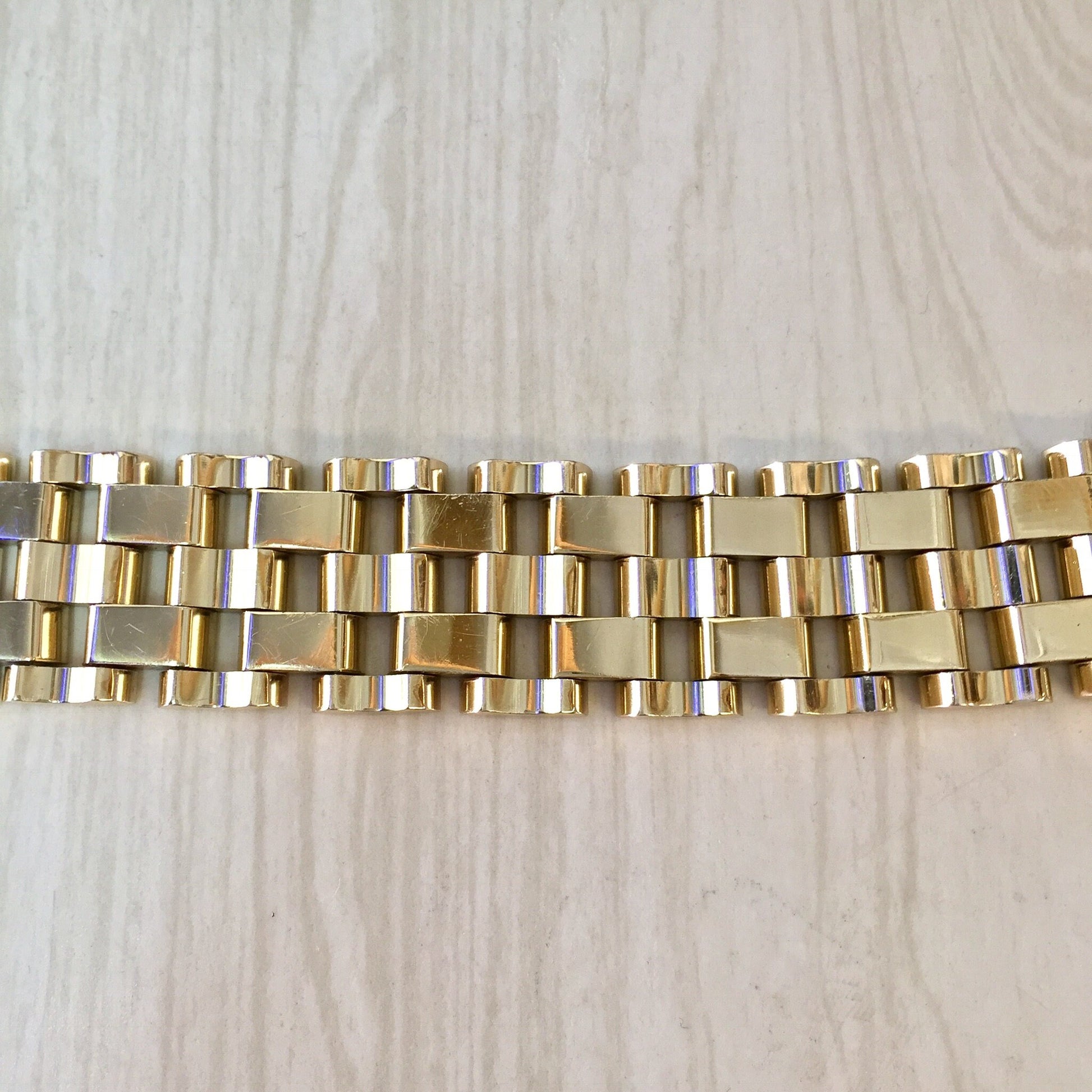 Vintage gold-toned chunky link chain bracelet, suitable as a gift for Mom