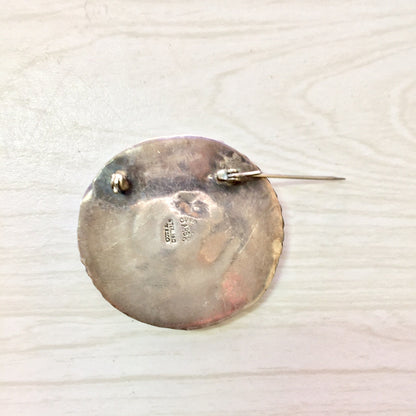 Vintage silver round brooch with natural stone from Taxco, Mexico. Sterling silver pin jewelry, ideal gift for Mother's Day or special occasions.