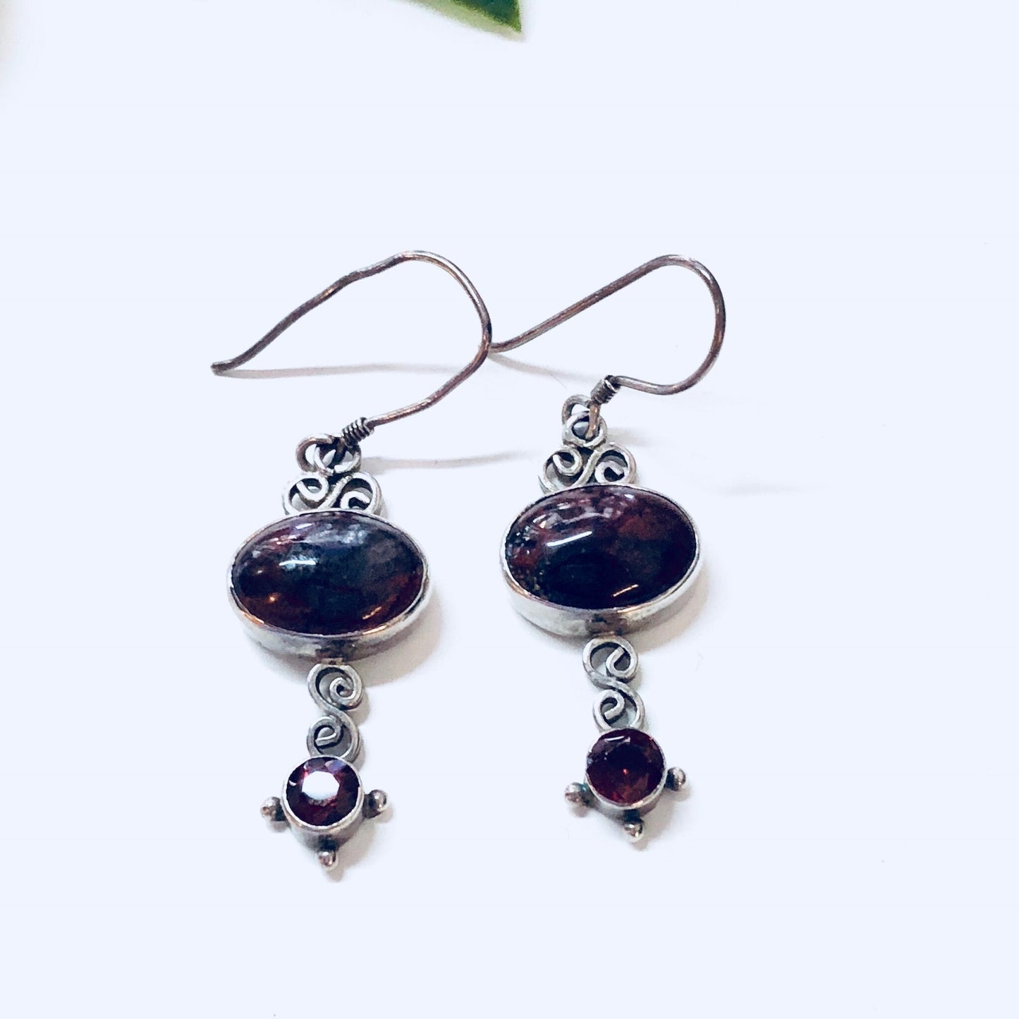 Vintage silver amethyst dangle earrings with small faceted gemstones