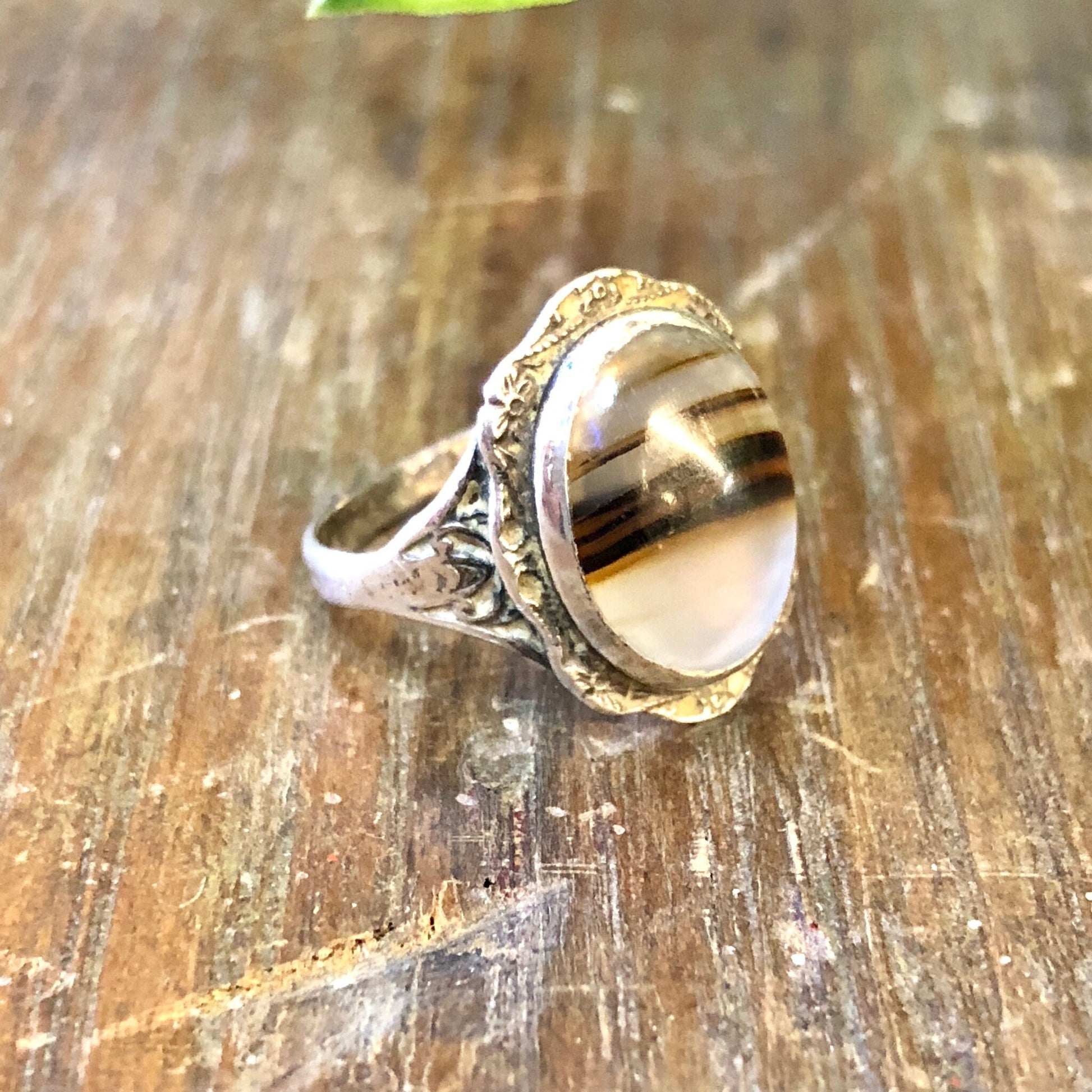 Vintage sterling silver ring featuring a striped brown agate gemstone, bohemian style jewelry, US ring size 5.5.