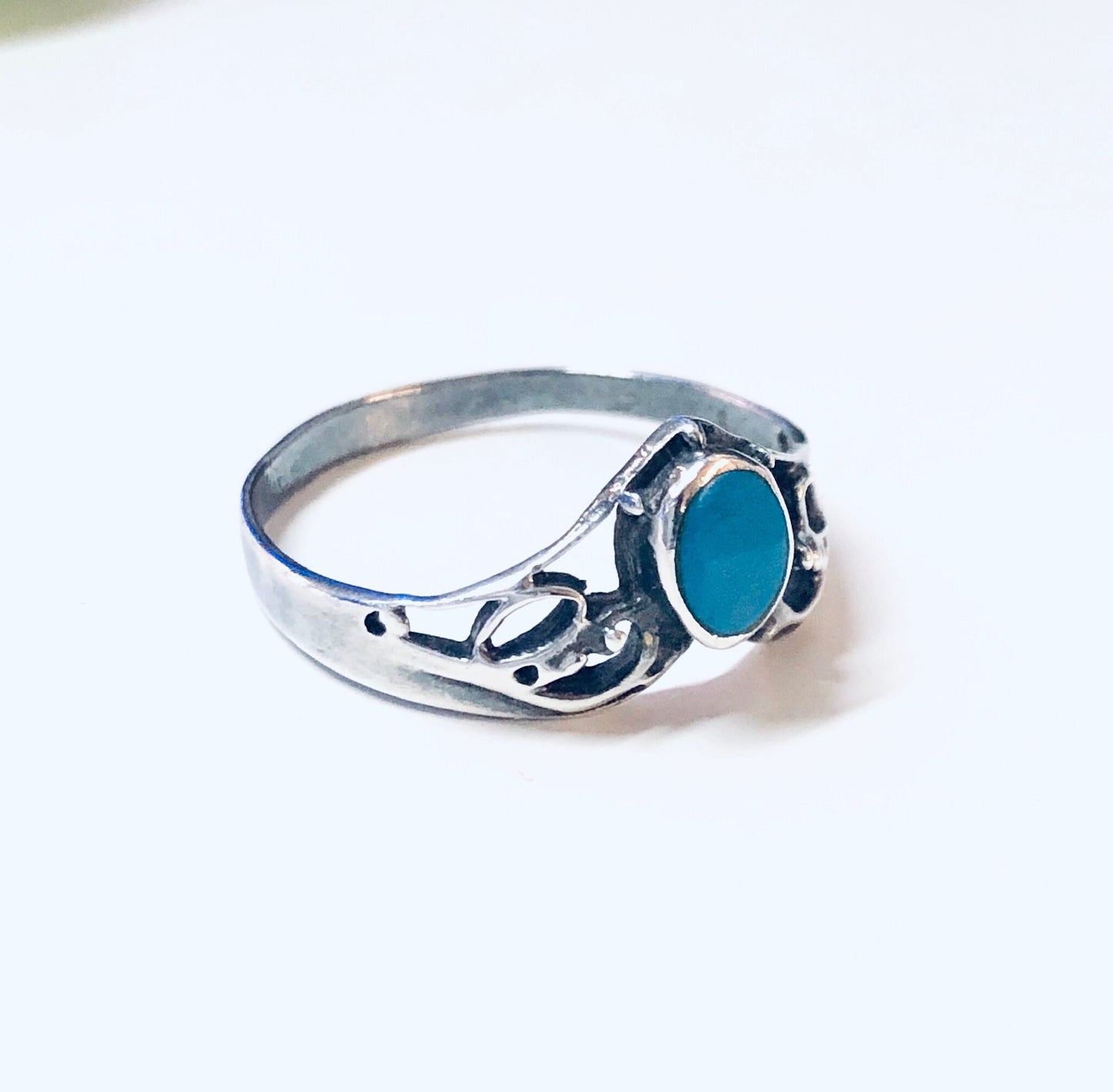 Vintage silver turquoise stacking ring with oval blue stone in v-shaped bohemian design