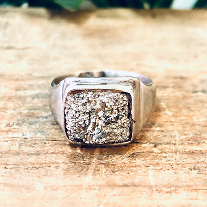 Vintage silver cocktail ring featuring raw quartz crystal in unique square setting, rare 925 sterling silver jewelry with fool's gold accents