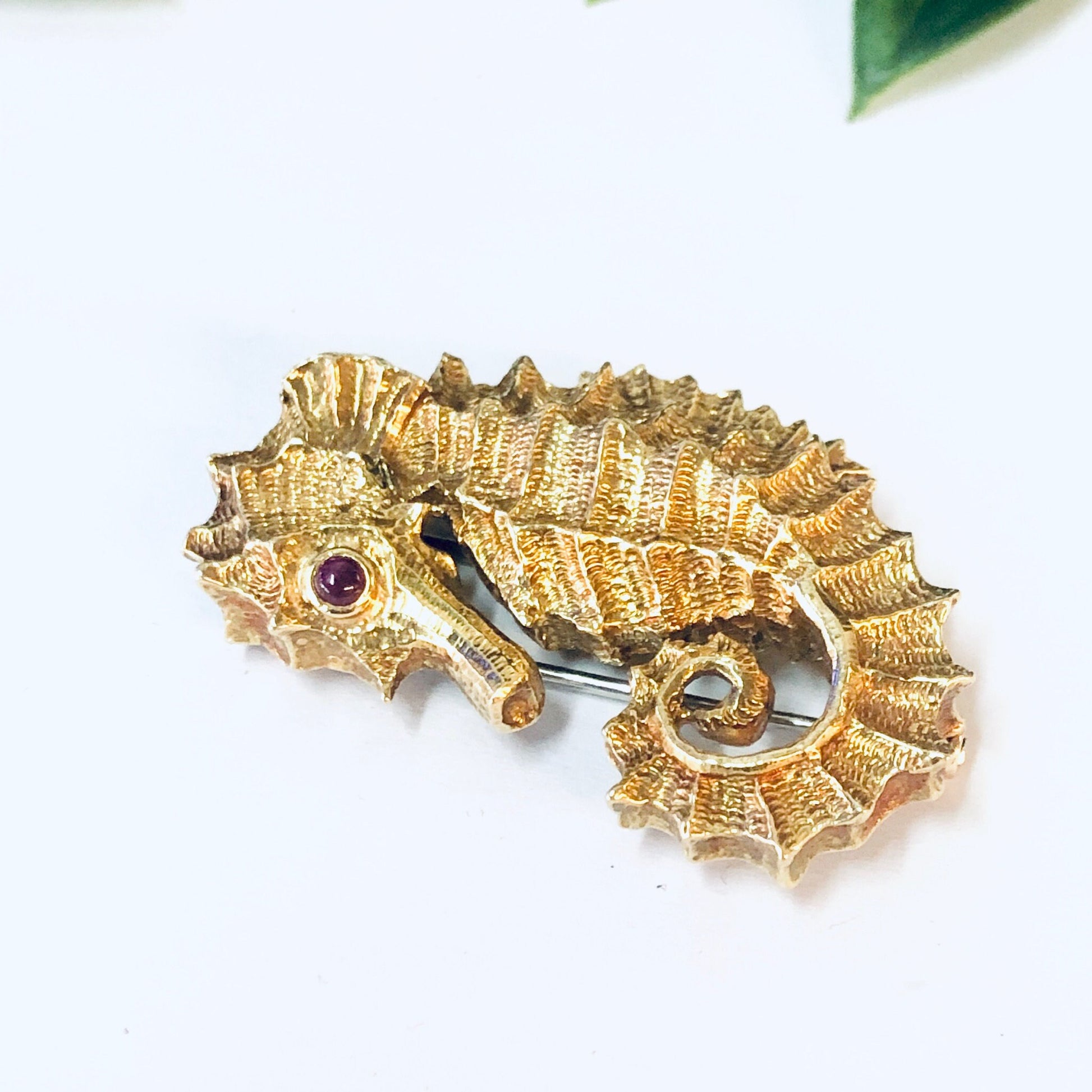 18K yellow gold and platinum vintage David Webb seahorse brooch with ruby eye from the 1970s.