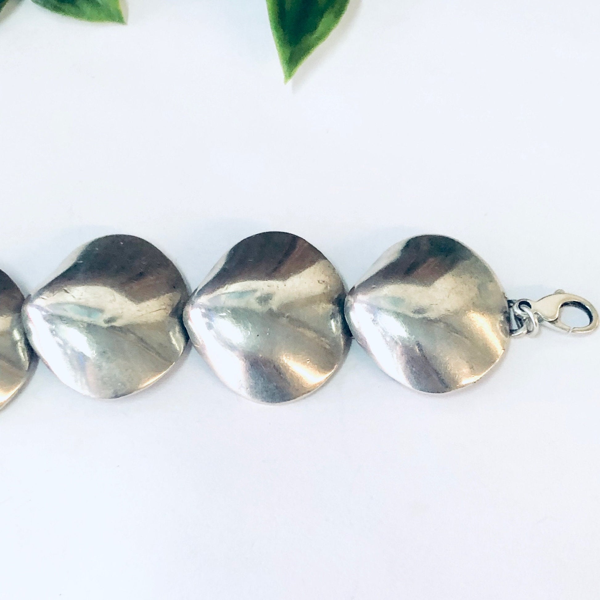 Vintage silver link bracelet with unique shell design, small size, 925 sterling silver