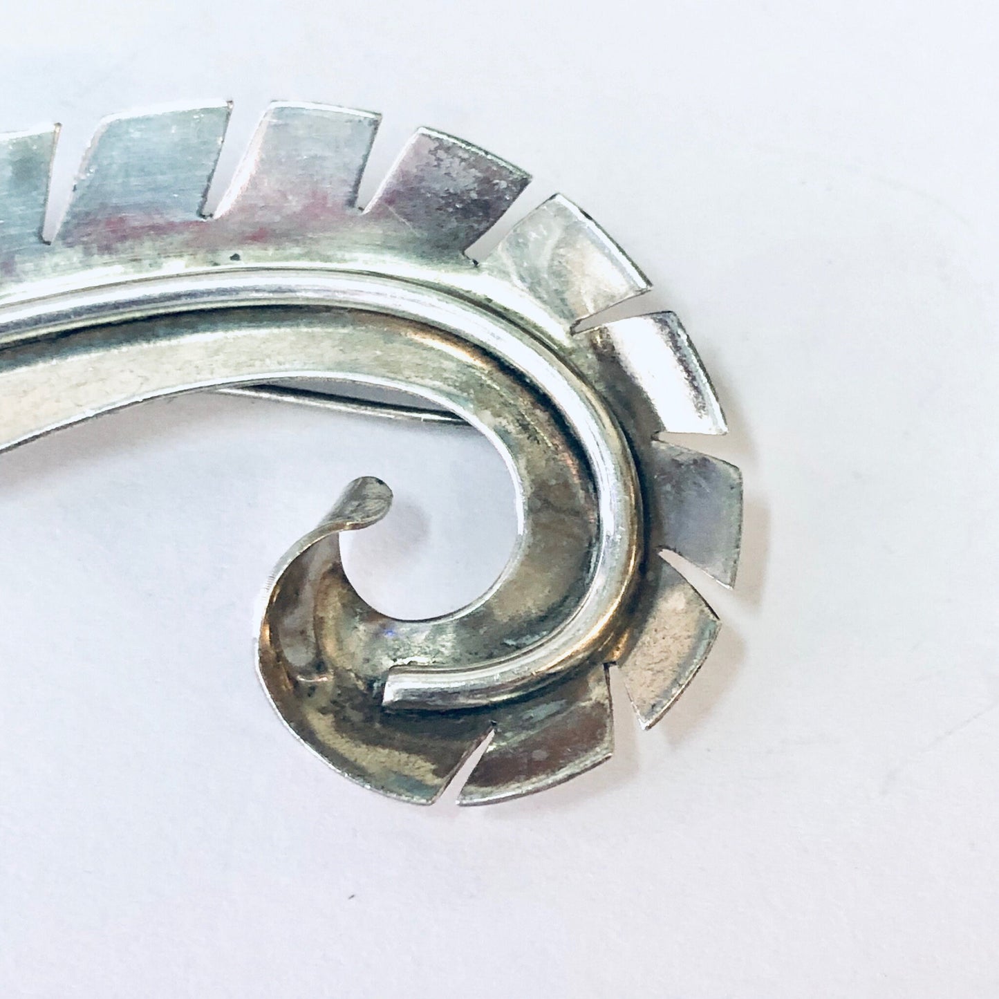 Vintage silver abstract curved feather brooch pin jewelry