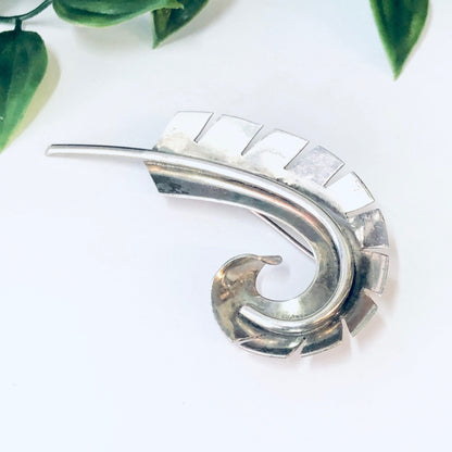 Vintage silver abstract curved feather brooch pin jewelry