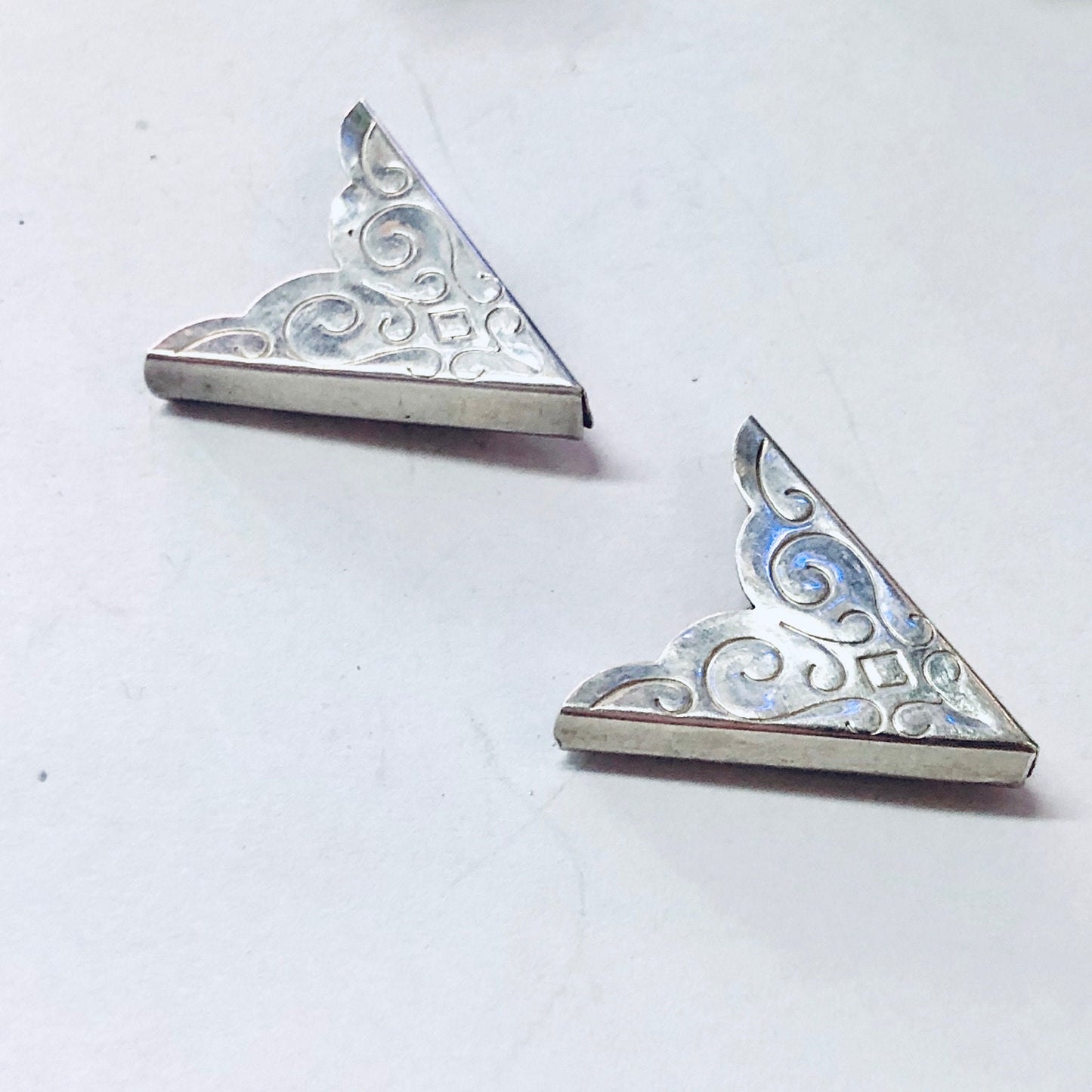 Vintage silver collar tips with swirl design and blue gemstone accents, Western-style accessories from 925 sterling silver.