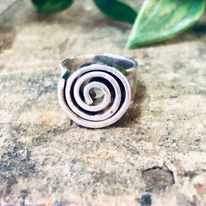 Vintage silver swirl design statement ring featuring a thick bohemian style band, modernist boho jewelry