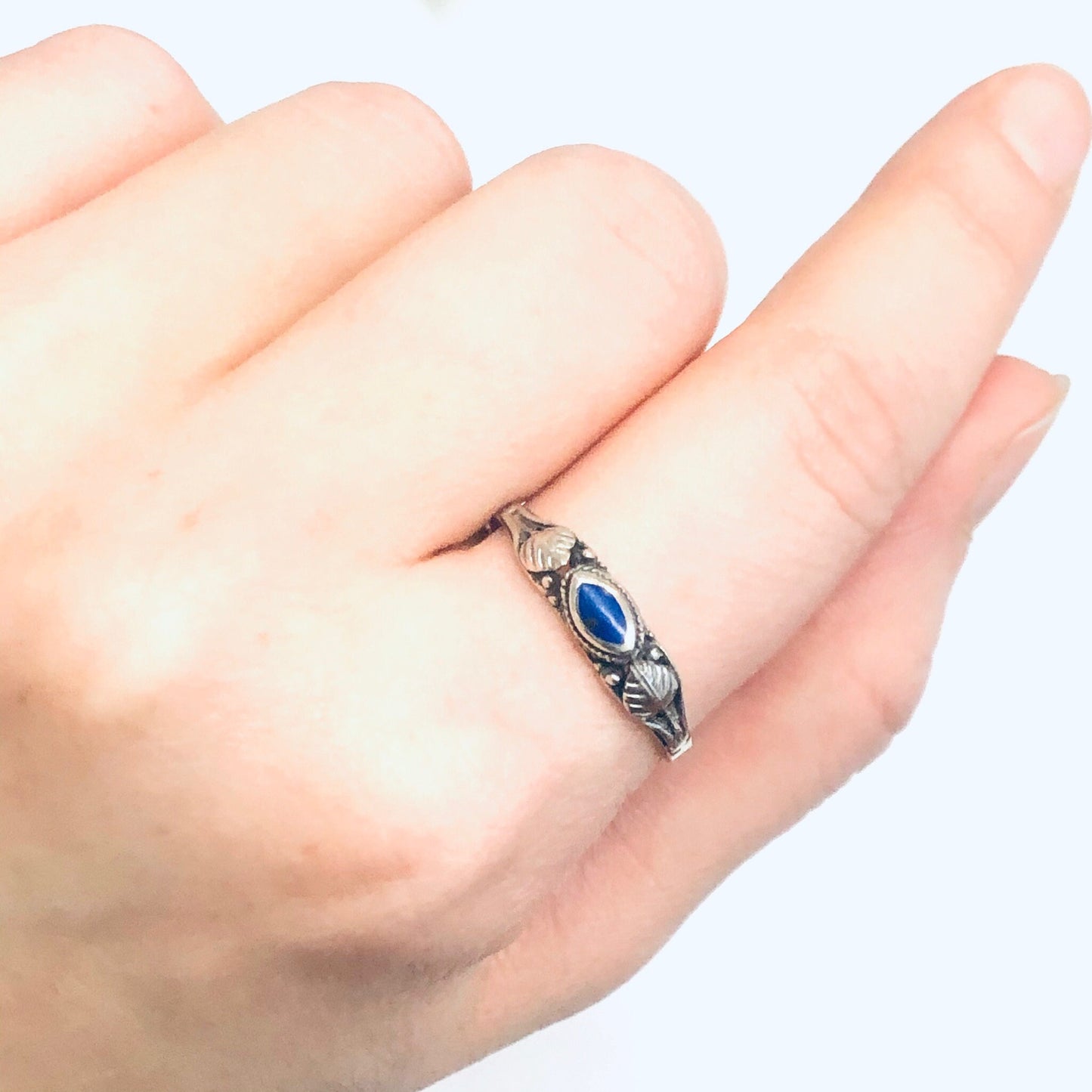 Silver Blue Lapis Ring with Leaf Design, Vintage Silver Ring, Blue Lapis Jewelry, Thin Band Ring