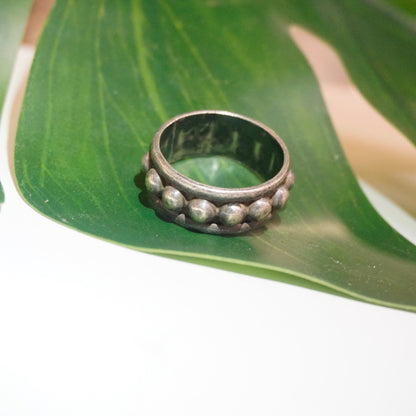 Vintage hammered sterling silver ring with circular dot detail on green leaf, tarnished 925 Mexico silver, large men's silver band