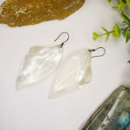 Vintage mother of pearl angel wing earrings, silver dangle earrings with iridescent shell, white angel wing earrings, 925 jewelry