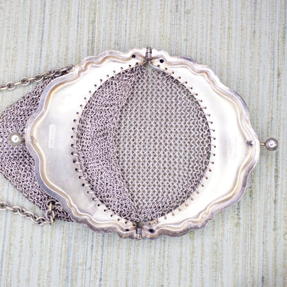 Antique Art Nouveau sterling silver chain mail mesh coin purse with embossed frame, in excellent vintage condition, 925 silver hallmark.