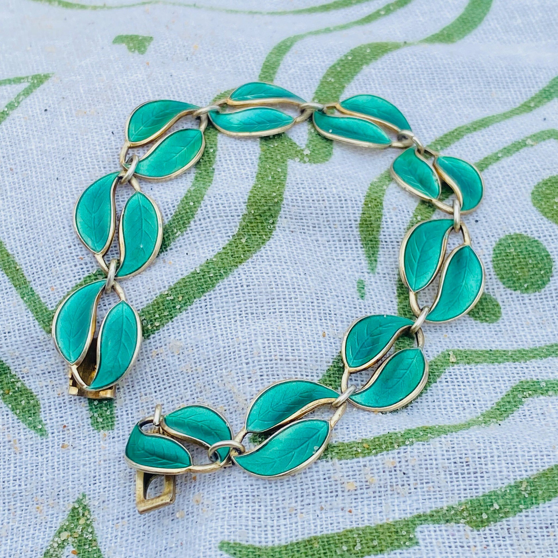 Green enamel leaf link bracelet in sterling silver by David Anderson Norway, Scandinavian vintage guilloche jewelry