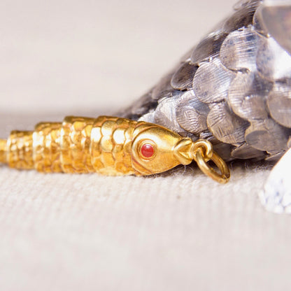 18K yellow gold articulated fish charm pendant with red cabochon eyes and movable scales, vintage 750 gold fish charm measuring 2 inches long.