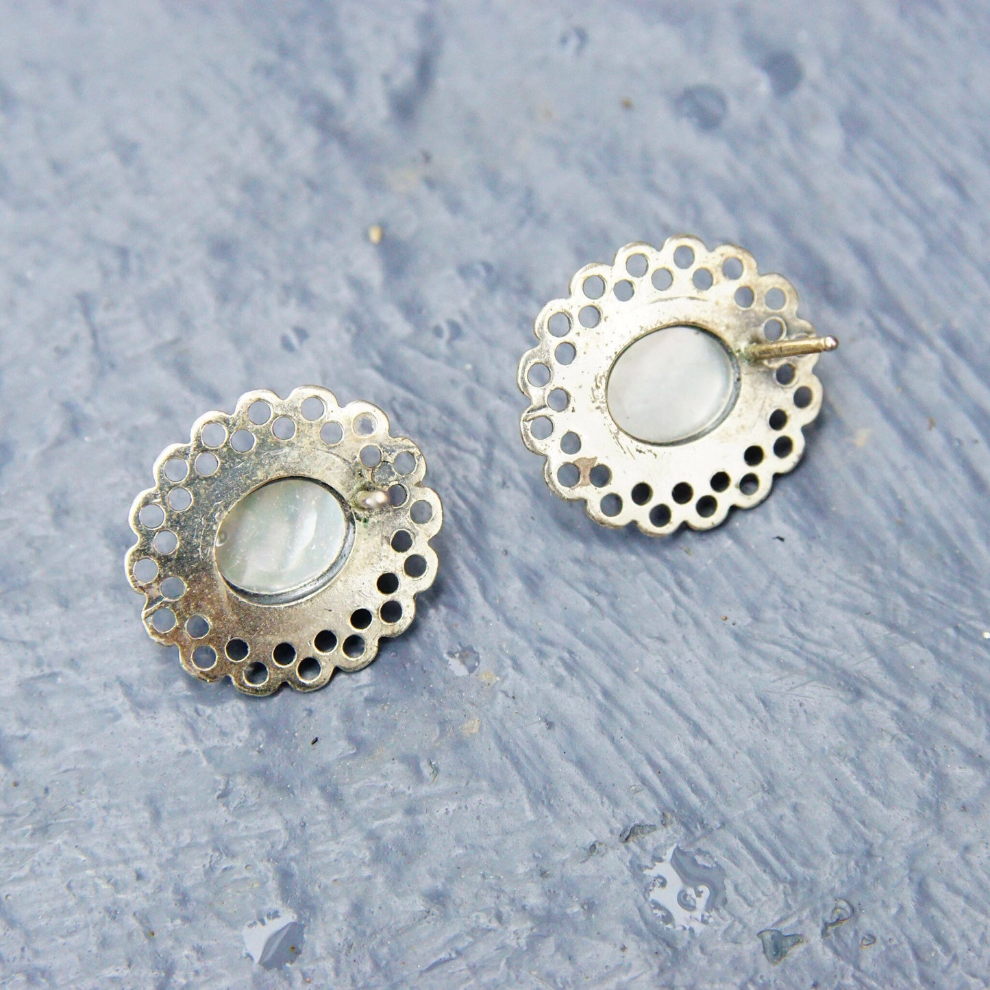 Vintage Silver Filigree Mother Of Pearl Stud Earrings, Iridescent White Shell, Ornate Silver Wire Frame, 5/8" L