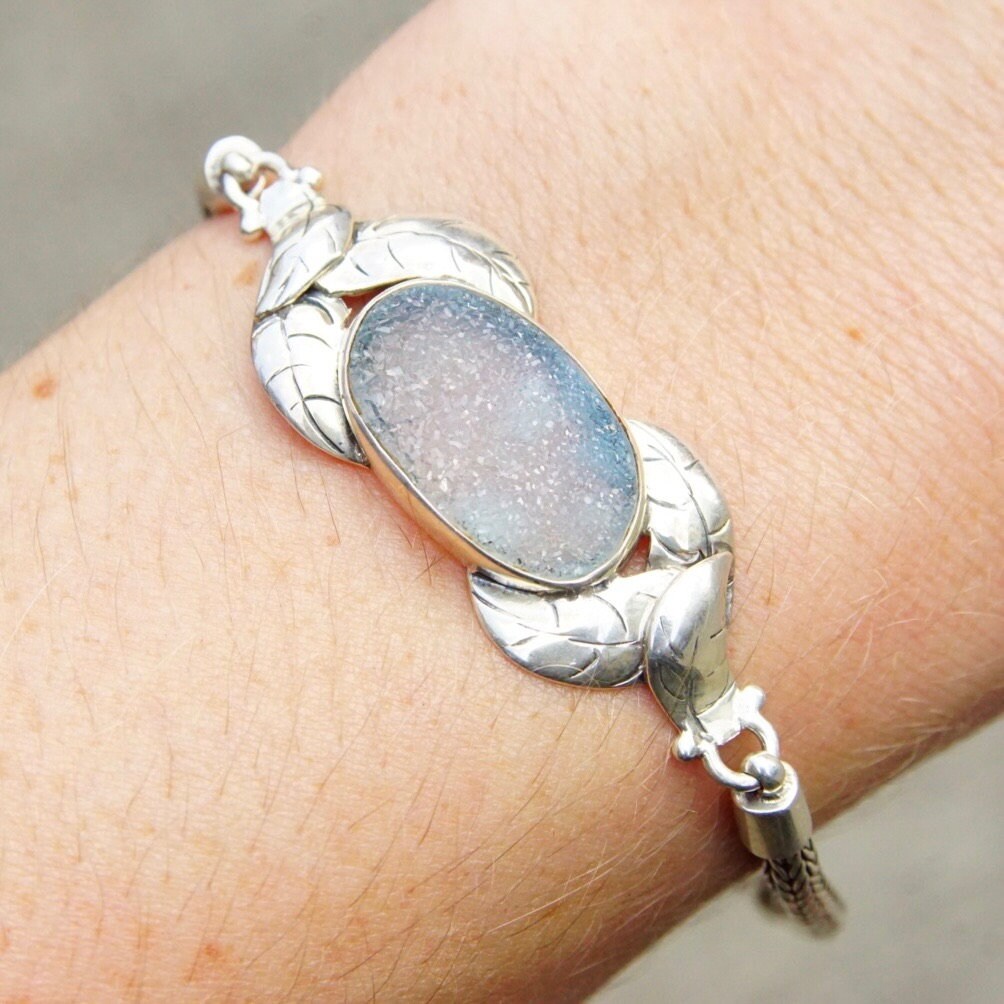 Vintage light blue druzy quartz gemstone bracelet with sterling silver rope chain and leaf design, measuring 7 to 8 inches long.