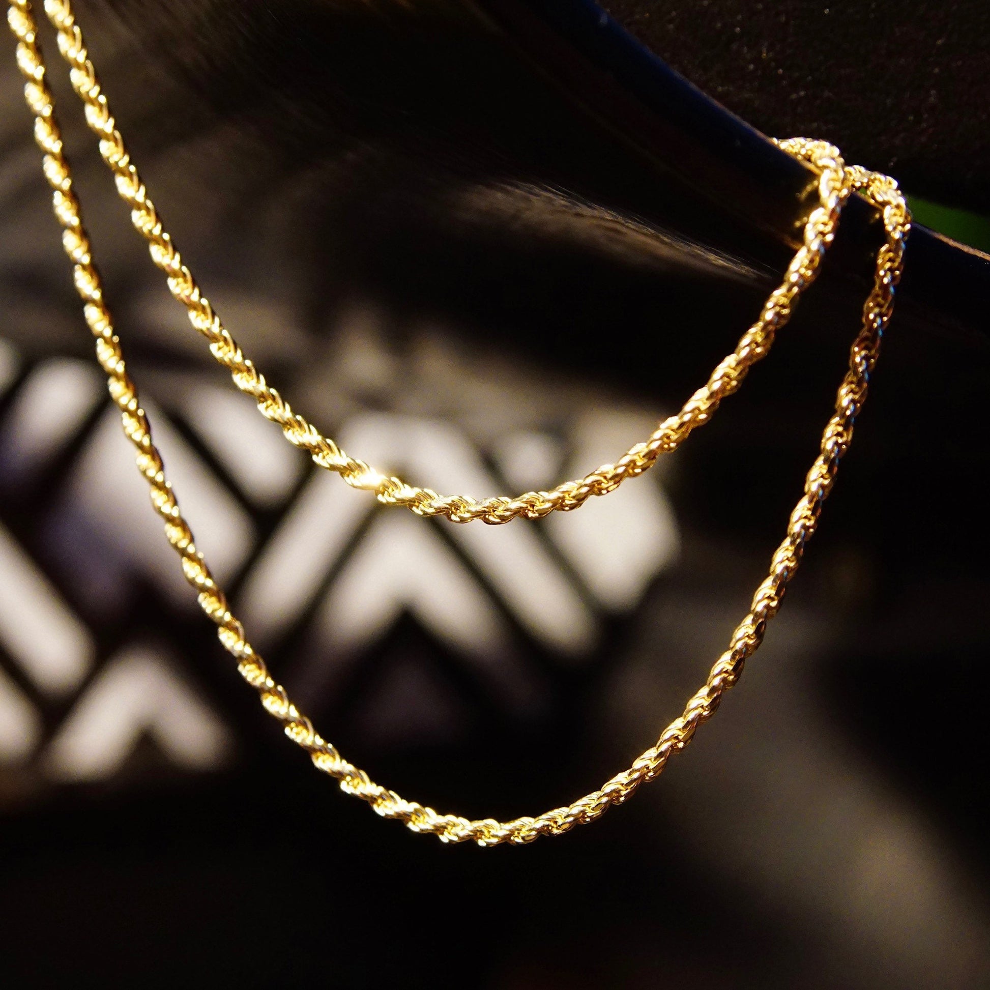 Vintage 14K yellow gold rope chain necklace, 2.5mm thick, 24 inches long, suitable for pendants, unisex jewelry.