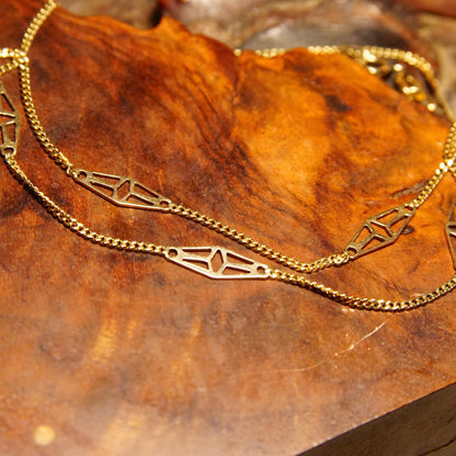 Vintage 14K yellow gold filigree station necklace from Italy, elegant and feminine 18 1/4 inch 585 gold chain