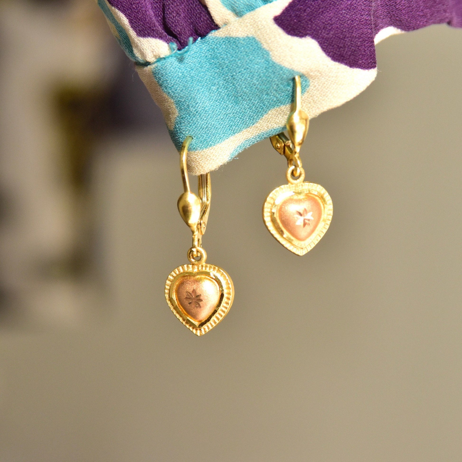 Vintage 14K yellow and rose gold heart-shaped dangle earrings with diamond-cut accents and leverback closures, hallmarked 585 and ARPAS 14K, measuring 26mm in length.