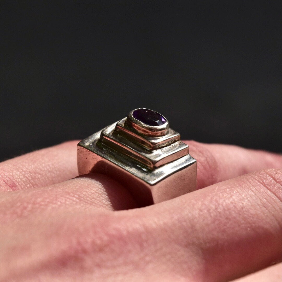 Vintage modernist sterling silver ring with chunky oval cut amethyst gemstone set in a textured dome design, size 6 1/2 US