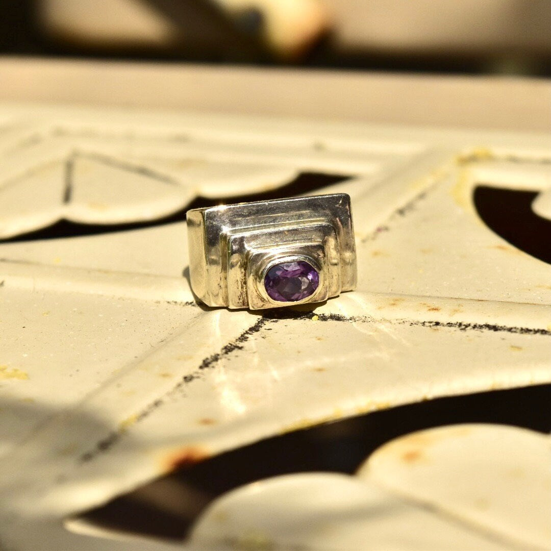 Vintage modernist chunky sterling silver ring with oval cut amethyst gemstone in a textured dome step design, size 6 1/2 US.