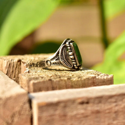 Vintage Native American Sterling Silver Green Turquoise Ring, Oxidized Silver Setting, Hammered Designs, Shield Ring, Size 6.5 US