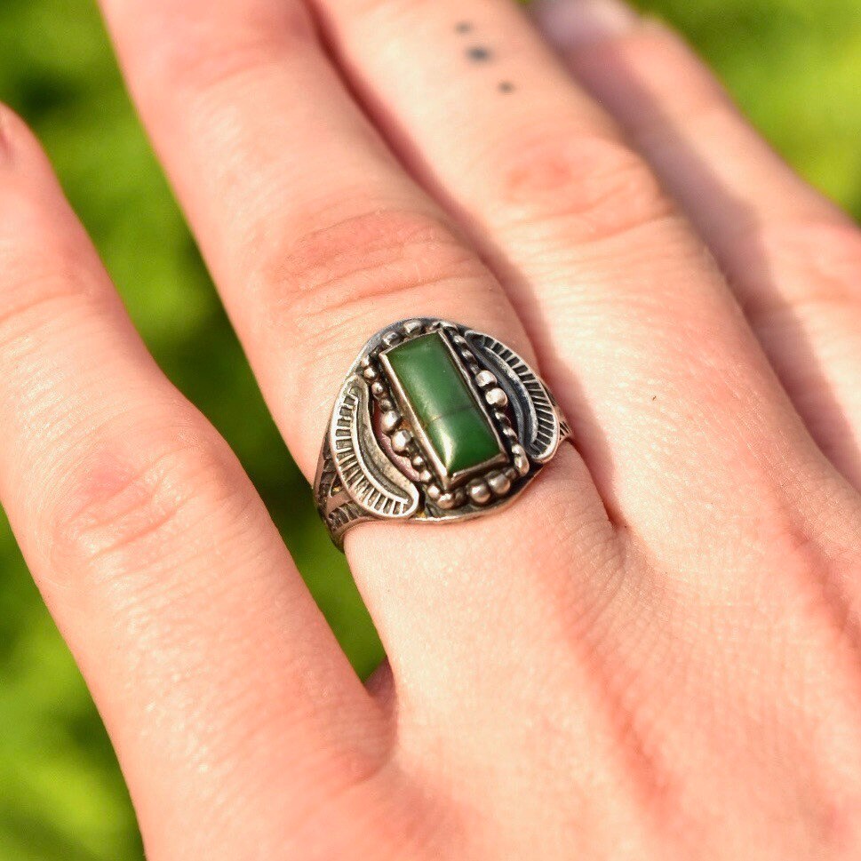 Vintage Native American Sterling Silver Green Turquoise Ring, Oxidized Silver Setting, Hammered Designs, Shield Ring, Size 6.5 US