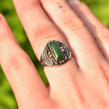 Vintage Native American Sterling Silver Green Turquoise Ring, Oxidized Silver Setting, Hammered Designs, Shield Ring, Size 6.5 US