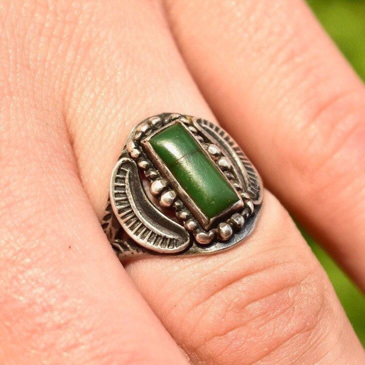 Vintage Native American Sterling Silver Green Turquoise Ring, Oxidized Silver Setting, Hammered Designs, Shield Ring, Size 6.5 US