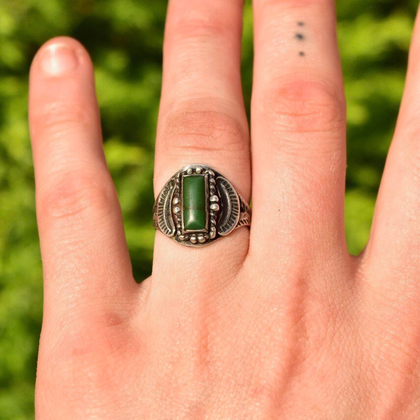 Vintage Native American Sterling Silver Green Turquoise Ring, Oxidized Silver Setting, Hammered Designs, Shield Ring, Size 6.5 US