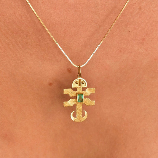 18K Gold Green Emerald Aztec/Mayan God Charm Pendant, Fertility Goddess Symbol, Textured Gold Design, 33.5mm