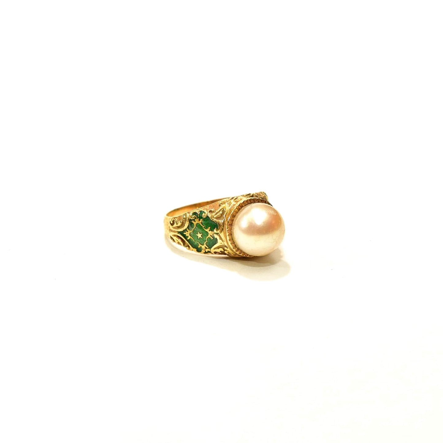 18K gold ring with emerald green enamel guilloche designs around a center pearl, Art Deco vintage cocktail ring, size 6 US