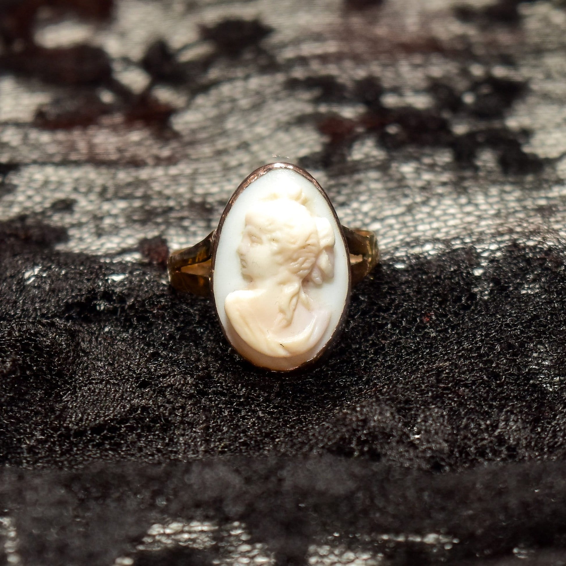 Victorian 9ct Angel Skin Coral Cameo Ring, All White High-Relief Cameo In Yellow Gold, Estate Jewelry, 8 1/2 US - Good's Vintage