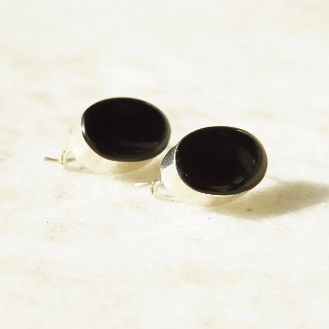 Vintage TAXCO modernist sterling silver onyx drop dangle earrings from Mexico 925, latch hook closure, 1 inch long, black onyx stones set in silver.