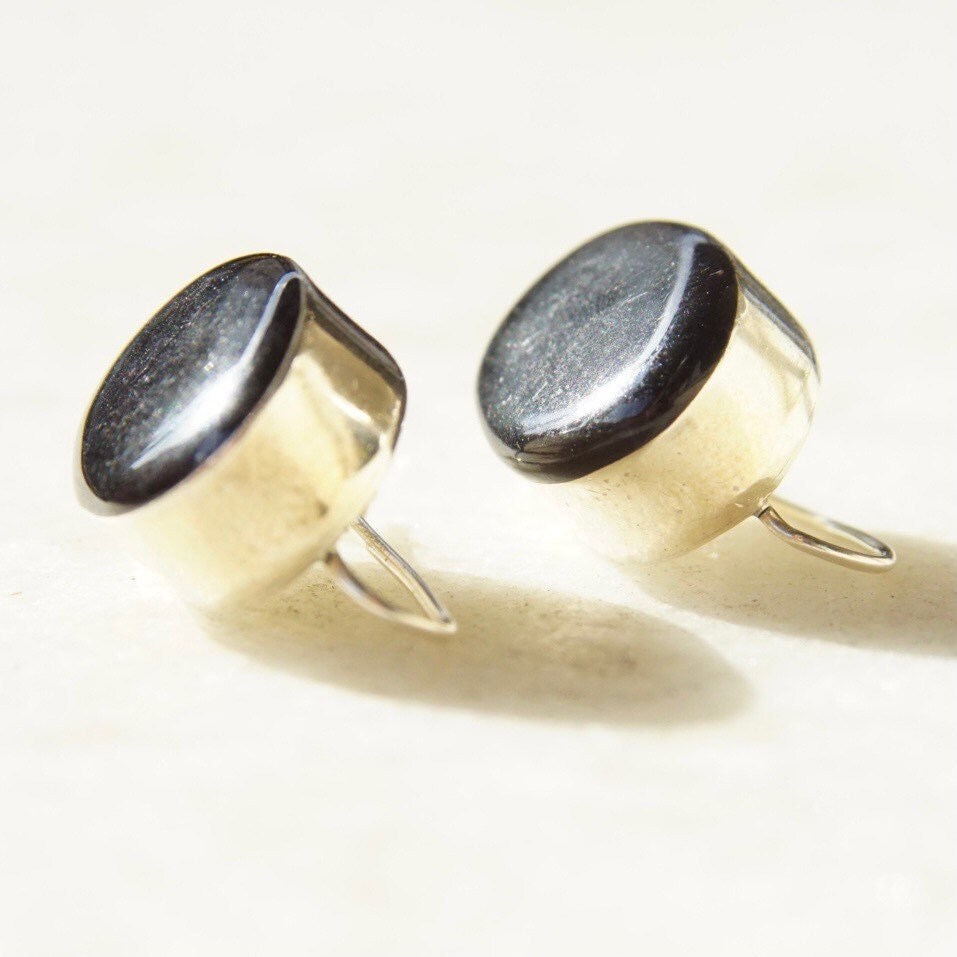 Vintage TAXCO modernist sterling silver onyx drop earrings with black stone and silver dangle design, made in Mexico 925 silver with latch hook closure, measuring approximately 1 inch long.