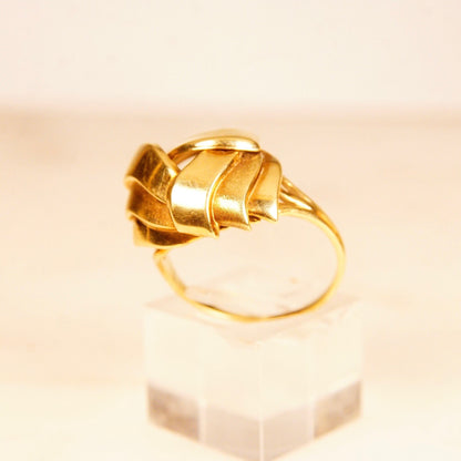 Vintage 585 Germany yellow gold dome ring with abstract ribbon swirl design, chunky gold band, size 8 3/4 US.