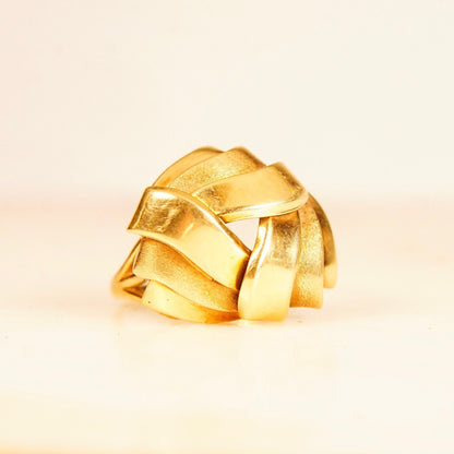 Vintage 585 Germany yellow gold layered dome ring with abstract swirl ribbon wreath design, chunky gold ring in size 8 3/4 US.