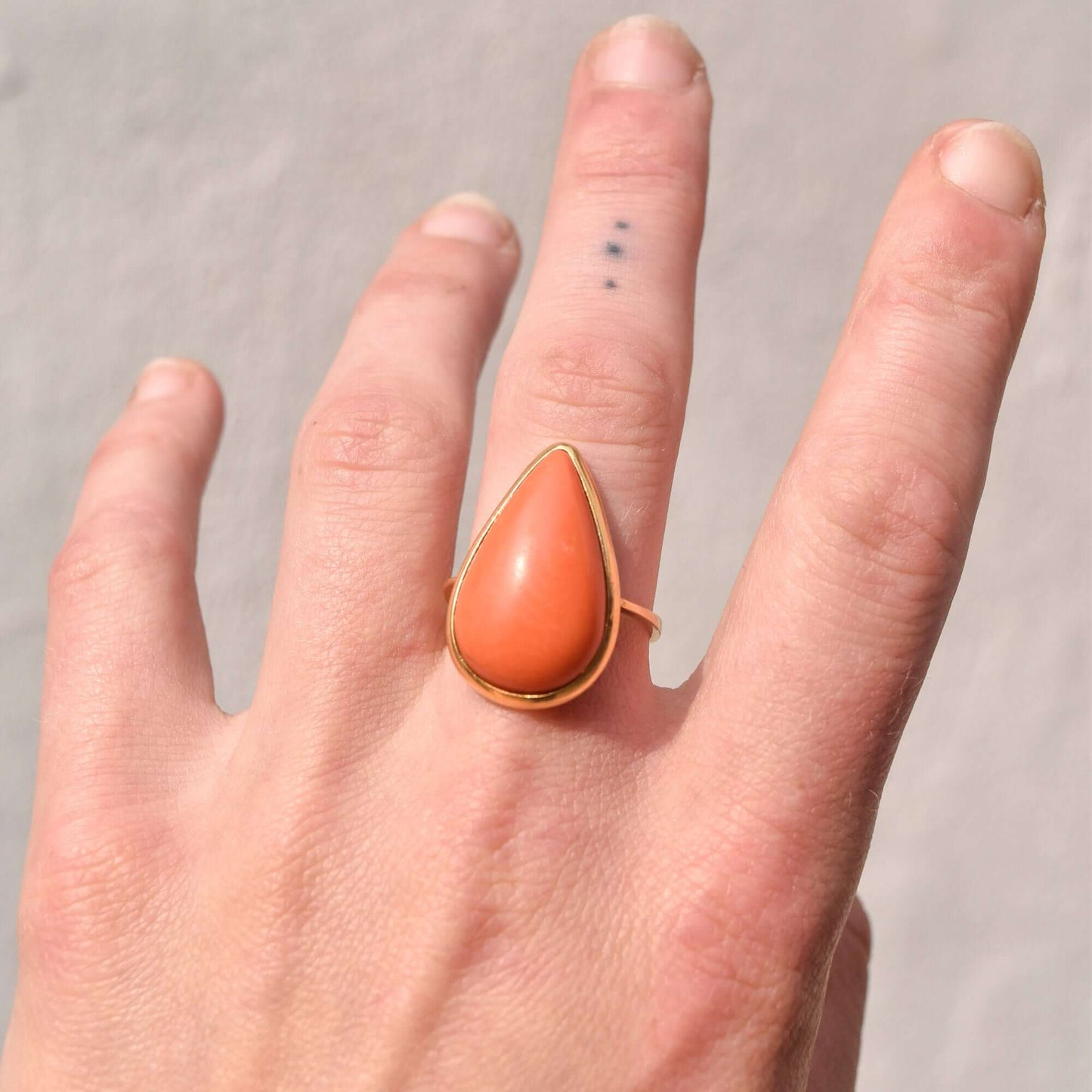 18K Pear Coral Cabochon Ring In Yellow Gold, Teardrop Setting, Statement Ring, Estate Jewelry, 7 3/4 US