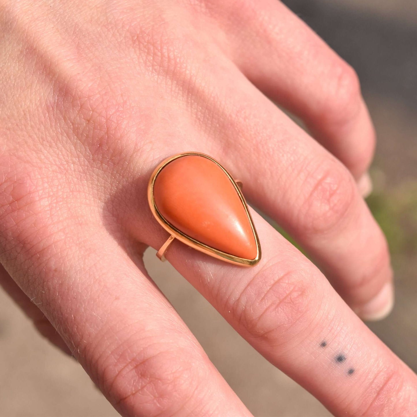 18K Pear Coral Cabochon Ring In Yellow Gold, Teardrop Setting, Statement Ring, Estate Jewelry, 7 3/4 US