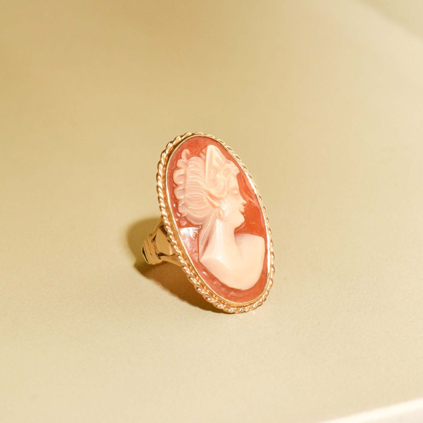 Beautiful Ladies Cameo Ring In 14K Yellow Gold, Large Classic Relief Shell Carving, Estate Jewelry, 4 3/4 US