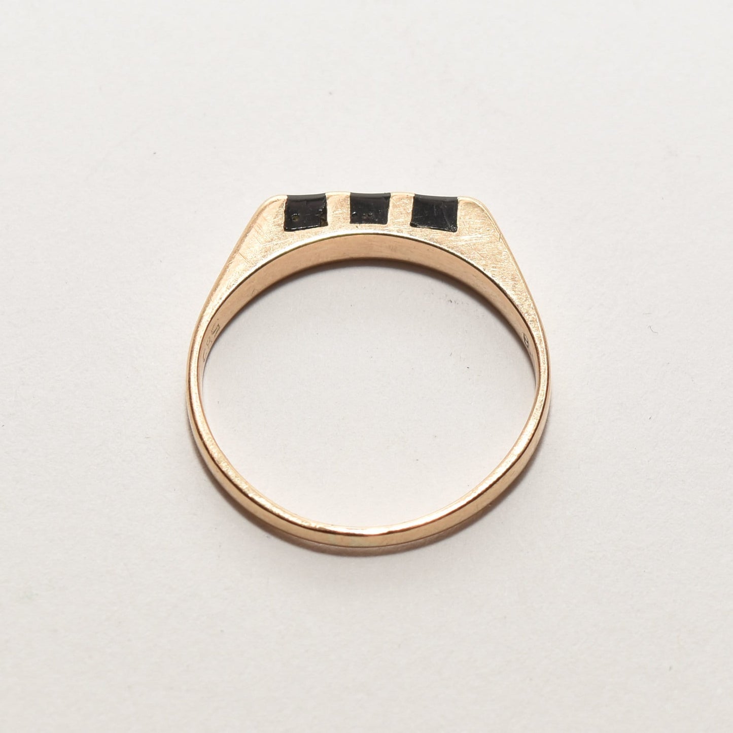 Minimalist 14K yellow gold stacking ring featuring black onyx inlay, size 5.5 US, displayed on a white background