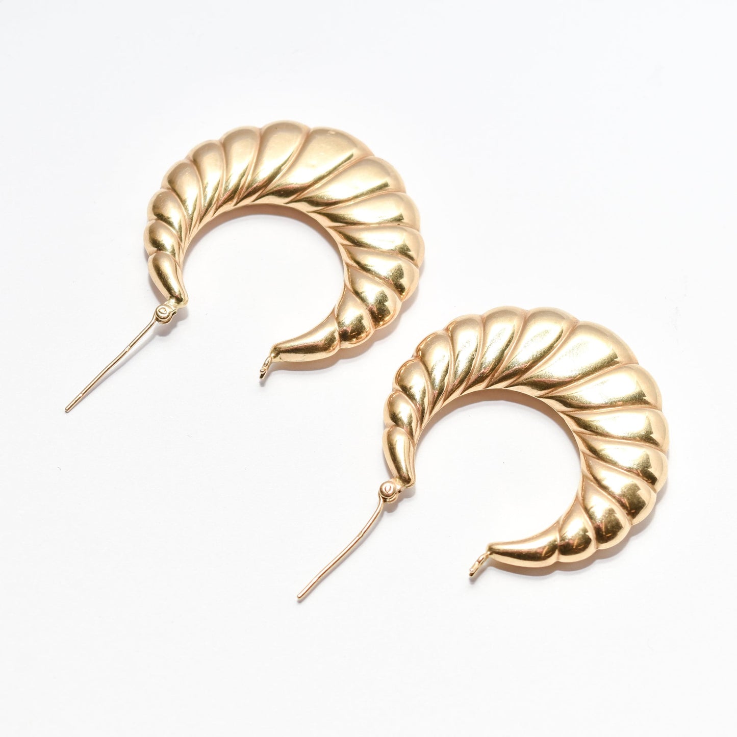 MCM 14K gold puffed scallop hoop earrings, medium-sized 36mm, estate jewelry on a white background.